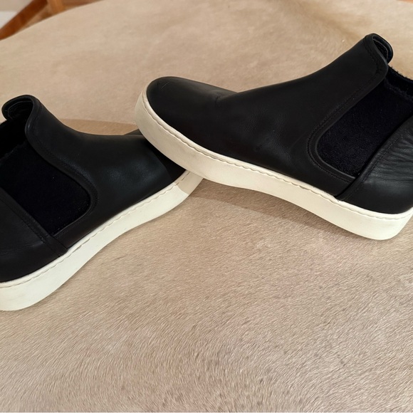 Vince Warren Black slip on boots with white Soles - Picture 5 of 7